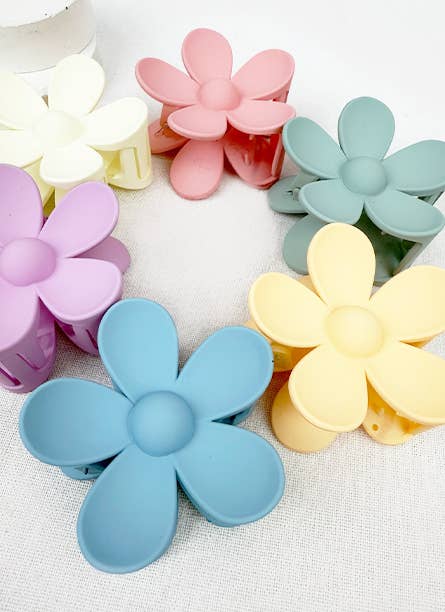 Daisy Matte Hair Claw